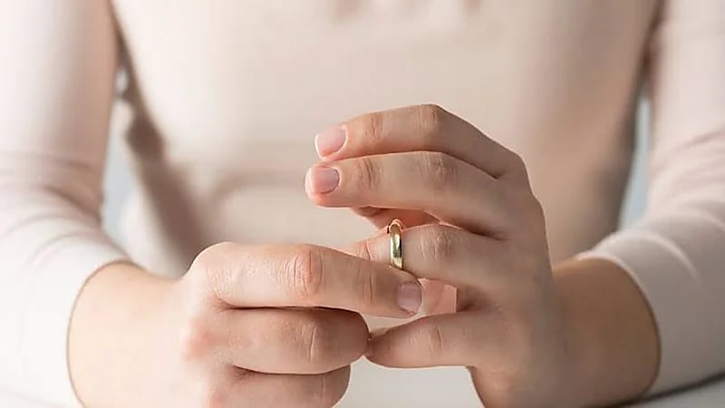 مسؤول مصري يقترح إغلاق الإنترنت لمواجهة الطلاق