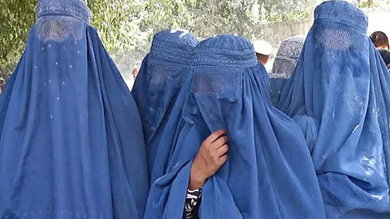 جنود أمريكان يرتدون النقاب للهروب من طالبان