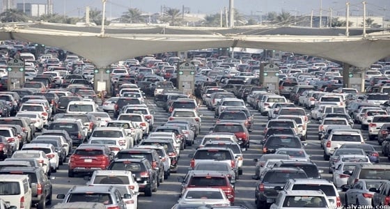 فيديو| حالة من التكدس المروري تشل منطقة عسير.. لهذا السبب
