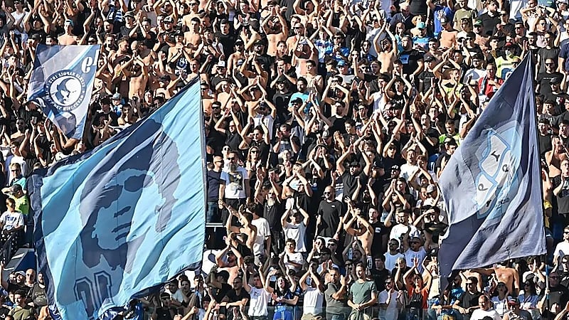 إيطاليا: حظر جماهير نابولي وروما من حضور المباريات الخارجية