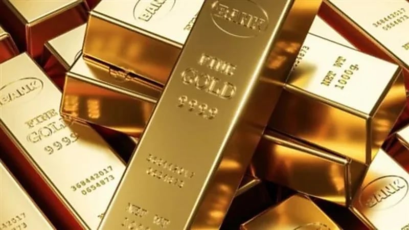 رجل يهدي زوجته نصف كيلو ذهب لإنجابها ولد