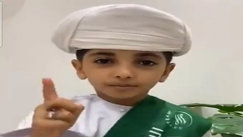 شاهد.. طفل عماني يحتفل باليوم الوطني السعودي 92
