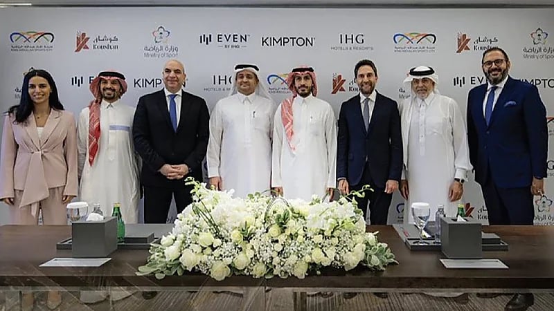 وزارة الرياضة تُوقع عقود إنشاء فندقين في مدينة الملك عبدالله الرياضية