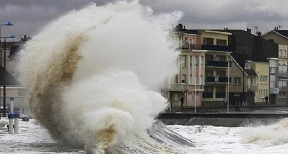 200 مليون يورو حجم خسائر عاصفة فرنسا