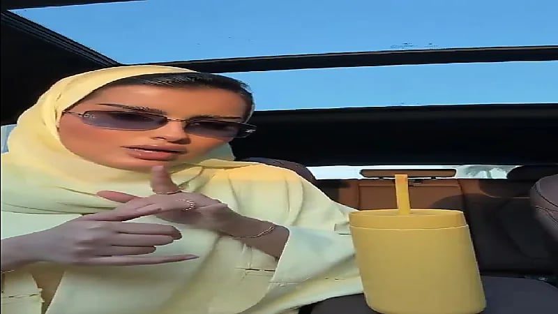 استياء فتاة من صديقتها بسبب رفض المشاركة بالمصاريف.. فيديو