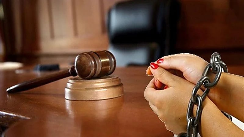 حبس سيدة اشتركت مع عشيقها على دفن زوجها حيا