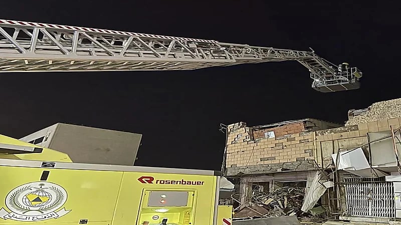 وميض لحظي في مبنى تجاري بالقصيم.. صور