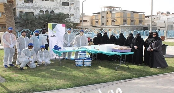 بالصور.. الأهالي يشاركون الطلاب الجامعيين صباغة المنازل والمرافق العامة بالخبر