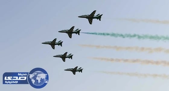 بالصور.. أقوى استعراض لسرب " الصقور " في سماء تبوك بطائرات " بي هوك "