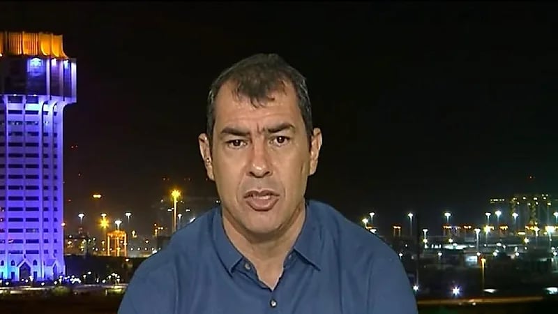 كاريلي: رومارينهو الوحيد الذي يستطيع توضيح من يقصد بـ"المهرجين"