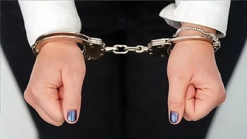 القبض على راقصة شهيرة وهروب أخرى حرضت للرذيلة