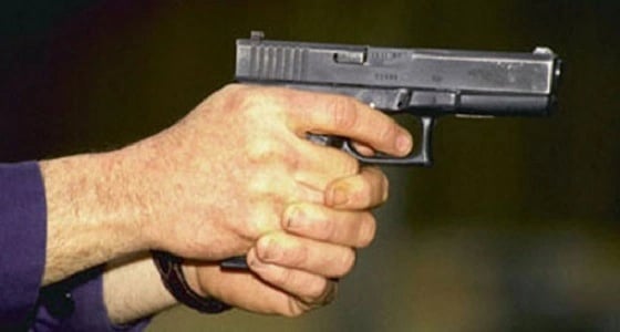 أب يطلق النار على ابنه قبل زفافه لطلبه مساعدة مالية