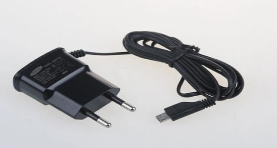 الدفاع المدني تنصح بـ6 إجراءات عند استخدام شاحن الهاتف