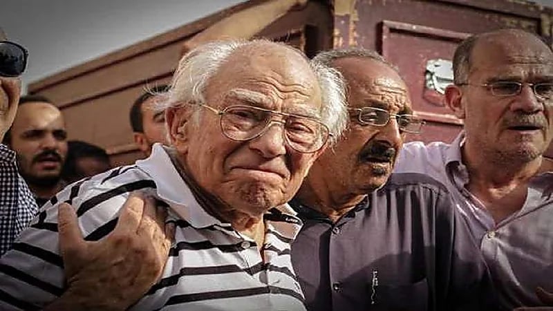 بالفيديو..خالد النبوي يمنع رشوان توفيق من حضور دفن جثمان عزت العلايلي