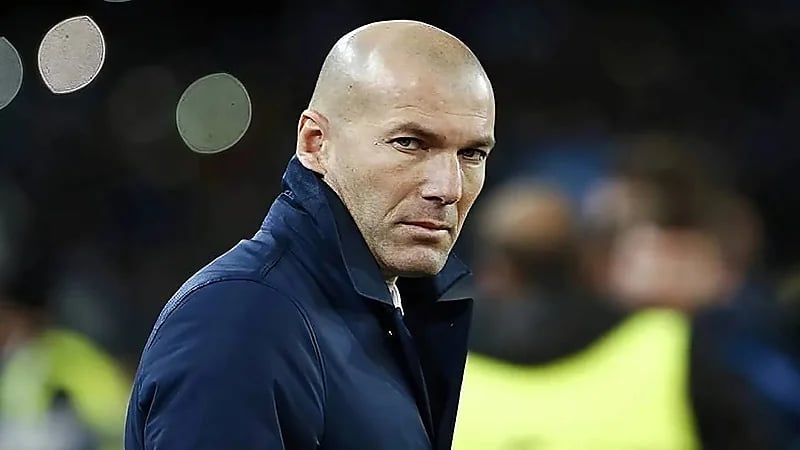 خلفَا للإيطالي مانشيني.. "زيدان" أحد المرشحين لتدريب المنتخب الوطني