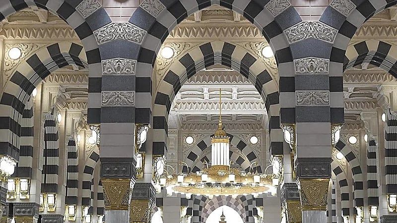 استبدال إضاءة المسجد النبوي بأكثر من 133 ألف وحدة بمعايير عالمية .. فيديو وصور