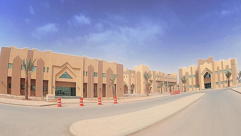 الكلية التقنية بالمجمعة تعلن عن توفر وظائف إدارية شاغرة