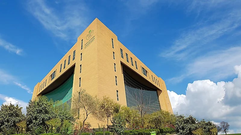 متحدث الشؤون البلدية يوضح موقف الأعزب من الحصول على دعم الإسكان..فيديو