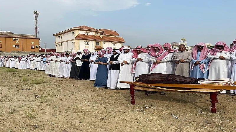 جموع غفيرة تشيع جثمان الشاعر إبراهيم مدخلي..فيديو وصور