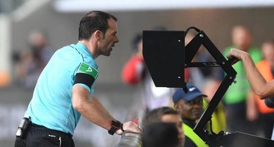 الفيفا: الفيديو ينقذ الحكام من القتل