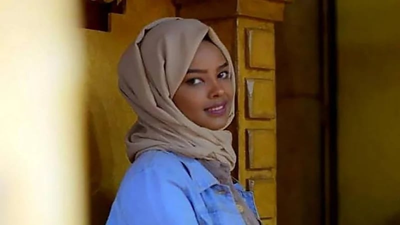 ميليشيا الحوثي تسجن عارضة الأزياء انتصار الحمادي