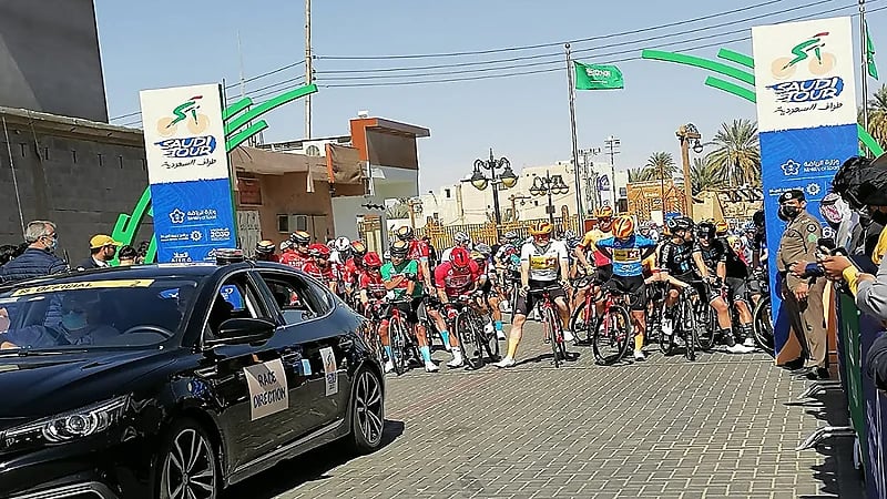 بالفيديو .. انطلاق المرحلة الثالثة من سباق طواف السعودية 2022