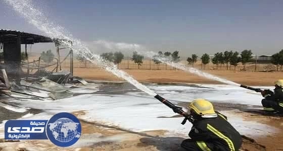 بالصور.. المدني يخمد حريق بمصنع على طريق المدينة