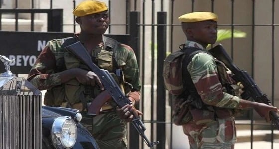 آخر تفاصيل انقلاب جيش زيمبابوى.. الرئيس موجابي وزوجته رهن الاحتجاز