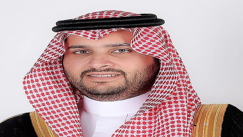 الأمير تركي بن محمد بن فهد يعايد أيتام ويتيمات جمعية "بناء" بنصف مليون ريال
