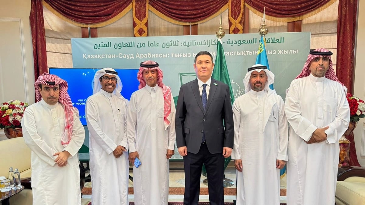 سفير كازاخستان بالرياض يستعرض نتائج المؤتمر الثامن لقادة الأديان العالمية.. صور