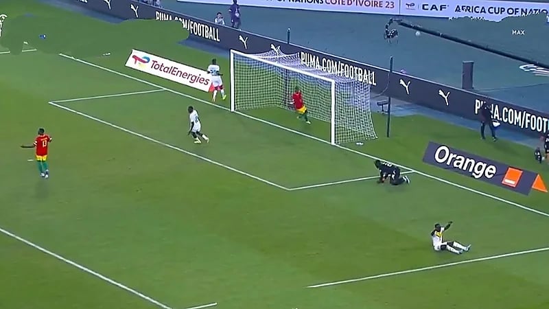 لاعب النصر ماني يضيع هدف والمرمى خالي .. فيديو