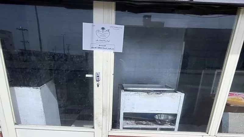 بالصور.. ضبط عمالة وافدة تحضر أطعمة مخالفة للاشتراطات في مسكن تابع لمطعم بالطائف