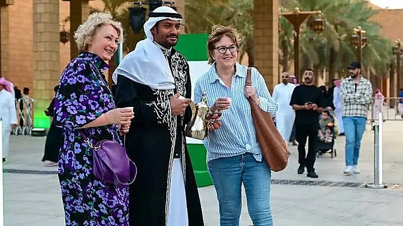 سياح يشيدون بمستوى الأمن والأمان داخل المملكة .. فيديو