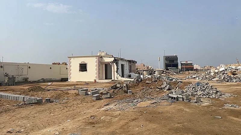 أمانة جدة تزيل مبانٍ مخالفة على مساحة 39 ألف متر
