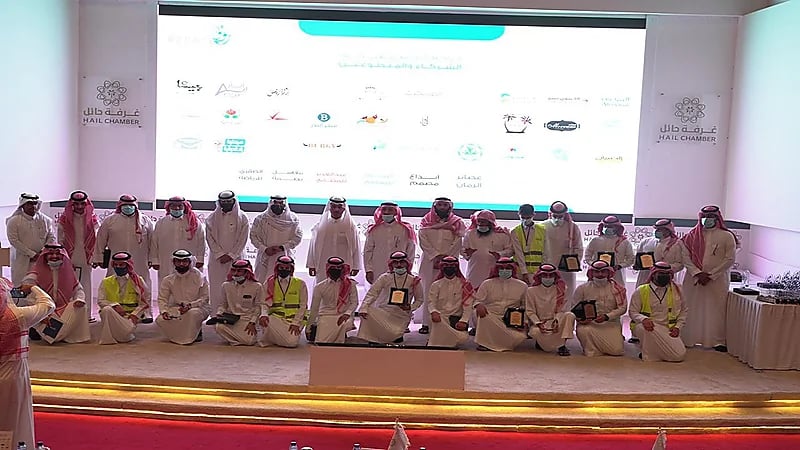 بالصور.. " رفاق حائل " تُكرم شركاء النجاح والمتطوعين لعام 2020 م