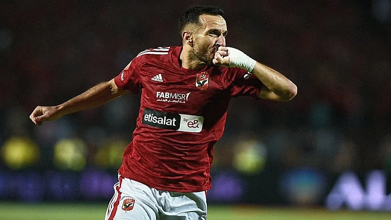 عرض من الهلال لضم علي معلول