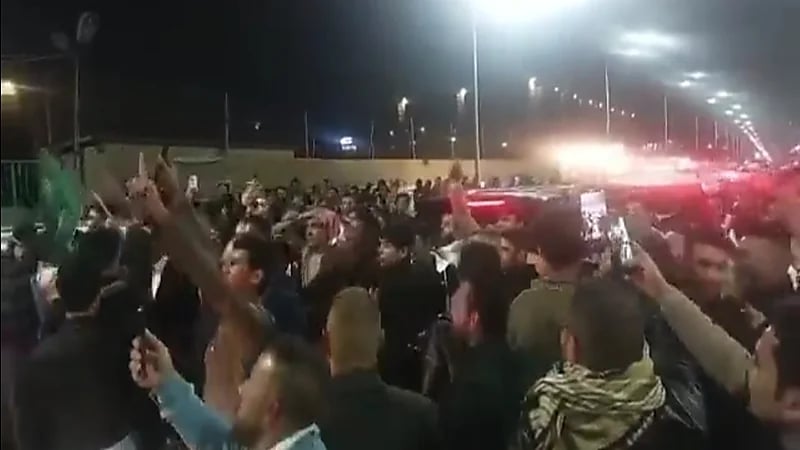 شاهد.. الجمهور العراقي يستقبل الأخضر بالتراحيب والأهازيج