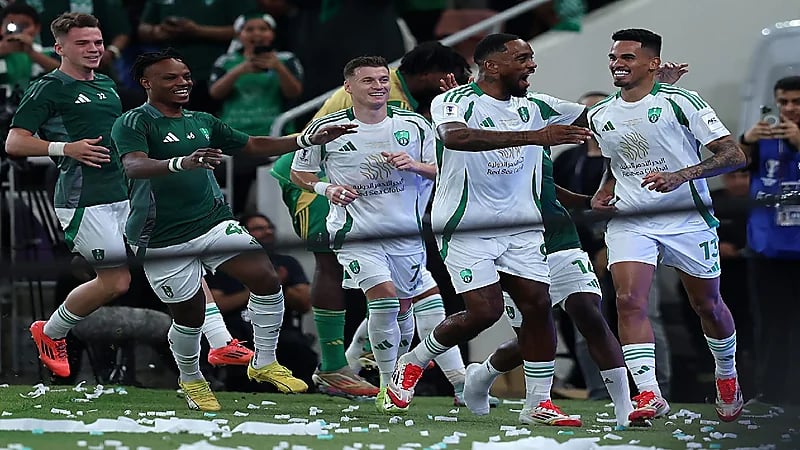 الأهلي يدشن أطقمه وهويته الجديدة يوليو المقبل