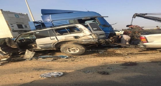 مصرع شخص وإصابة 4 آخرون في حادث تصادم مركبتين بالقنفذة