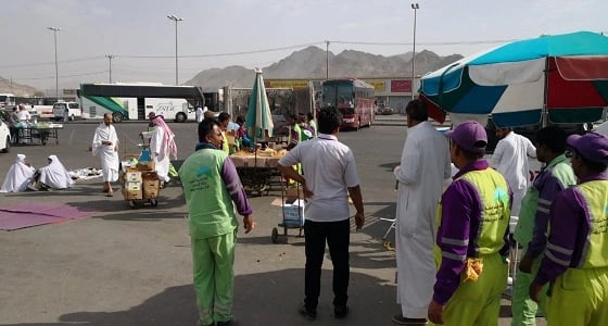 بالصور.. " الفرق الرقابية " ترصد عددا من المطاعم المخالفة بـ " جعرانة "