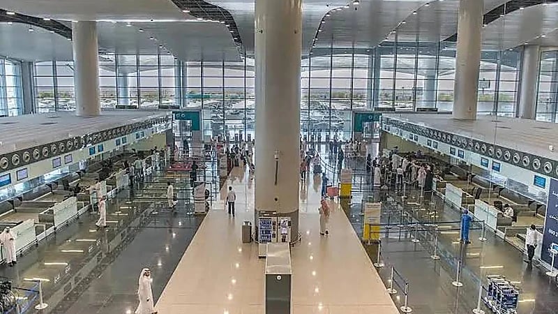 مطارات المملكة تدعو المسافرين لمتابعة تحديثات الرحلات عقب المستجدات الإقليمية