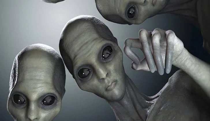 ناسا ترسل صوراً عارية للفضاء لإغراء الفضائيين!