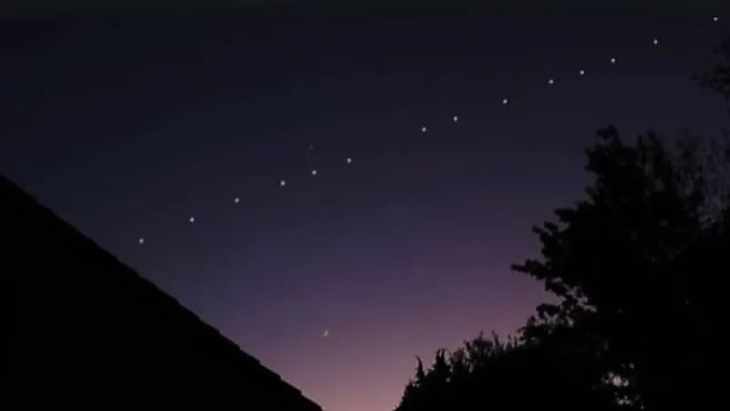 أضواء غامضة تظهر في سماء المملكة