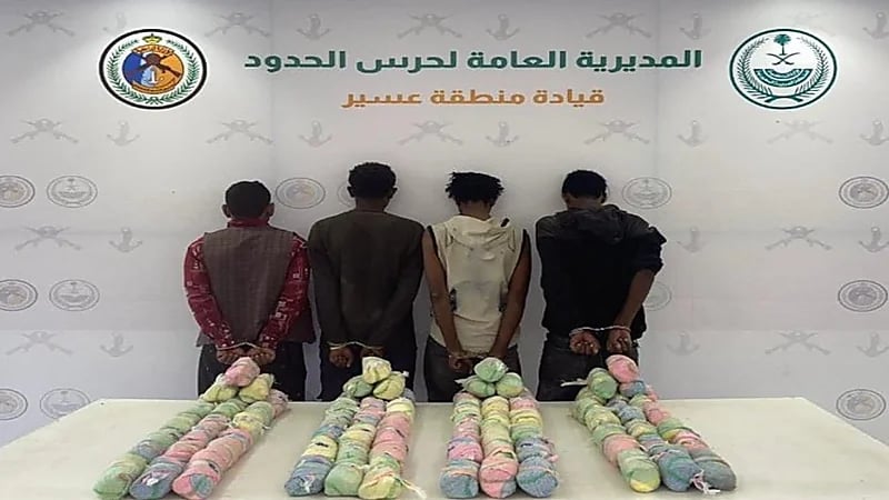 القبض على 6 مخالفين لتهريبهم مواد مخدرة