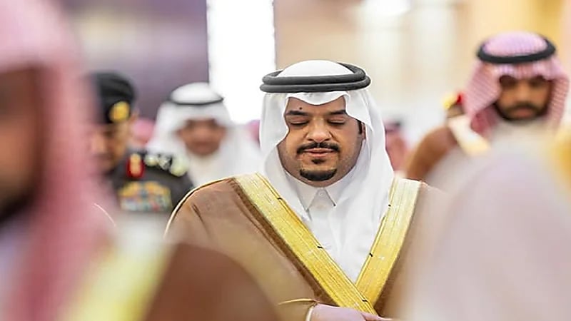 نائب أمير الرياض يؤدي صلاة الميت على عالية الدويش