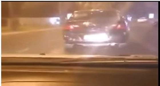 بالفيديو.. موقف غير أخلاقي من سوريين خلال مرورهم بنقطة تفتيش في جدة