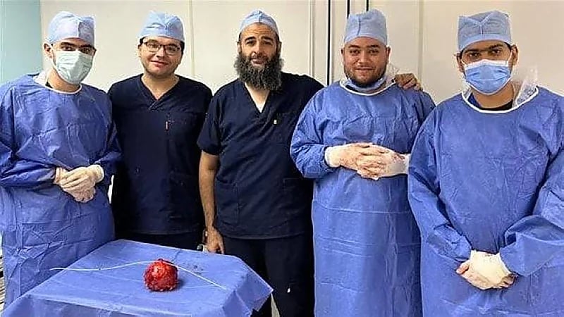 استخراج فوطة من بطن مسن عمرها 7 سنوات