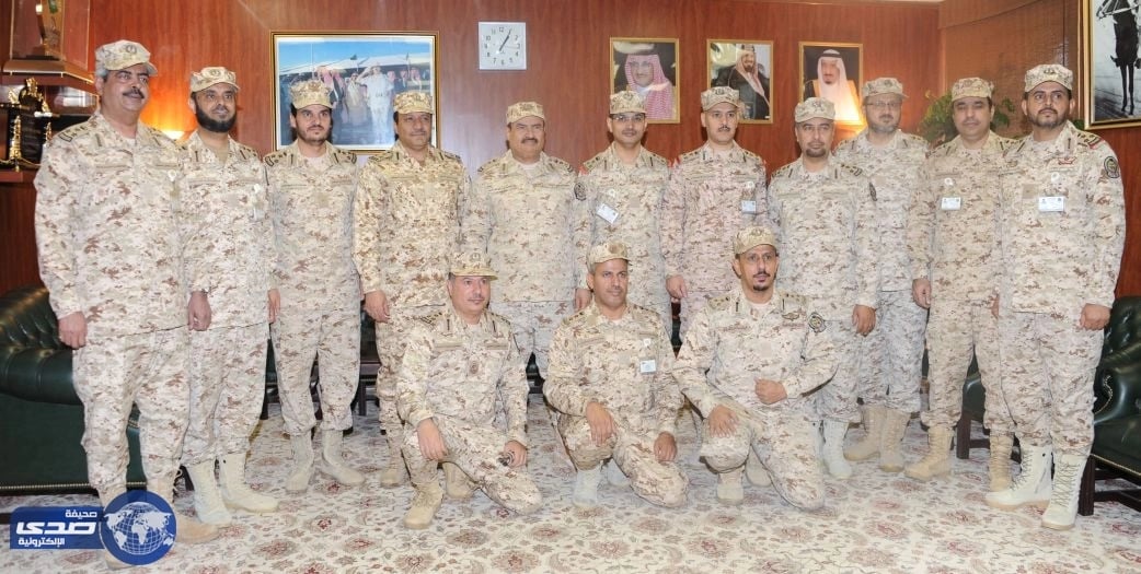 رئيس الجهاز العسكري بالحرس الوطني يقلد ضباطاً من الحرس الوطني رتبهم الجديدة