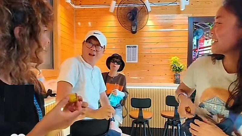 انطباع صينيين بعد مشاهده مواطنة سعودية .. فيديو