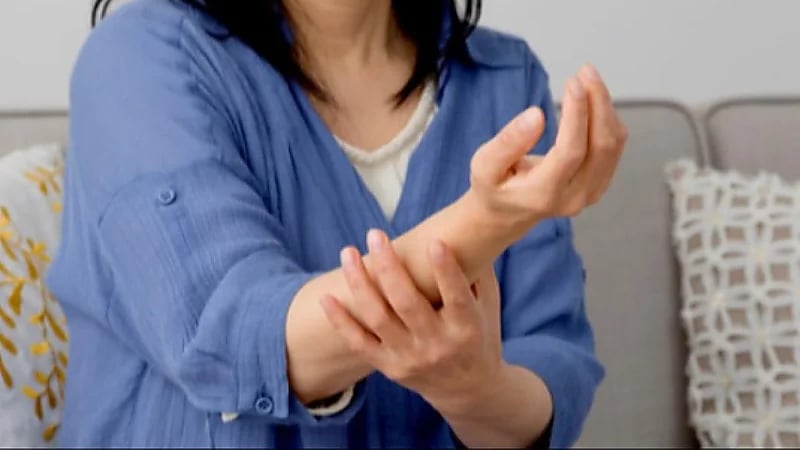 تنميل الذراع إحدى أعراض السكتة الدماغية